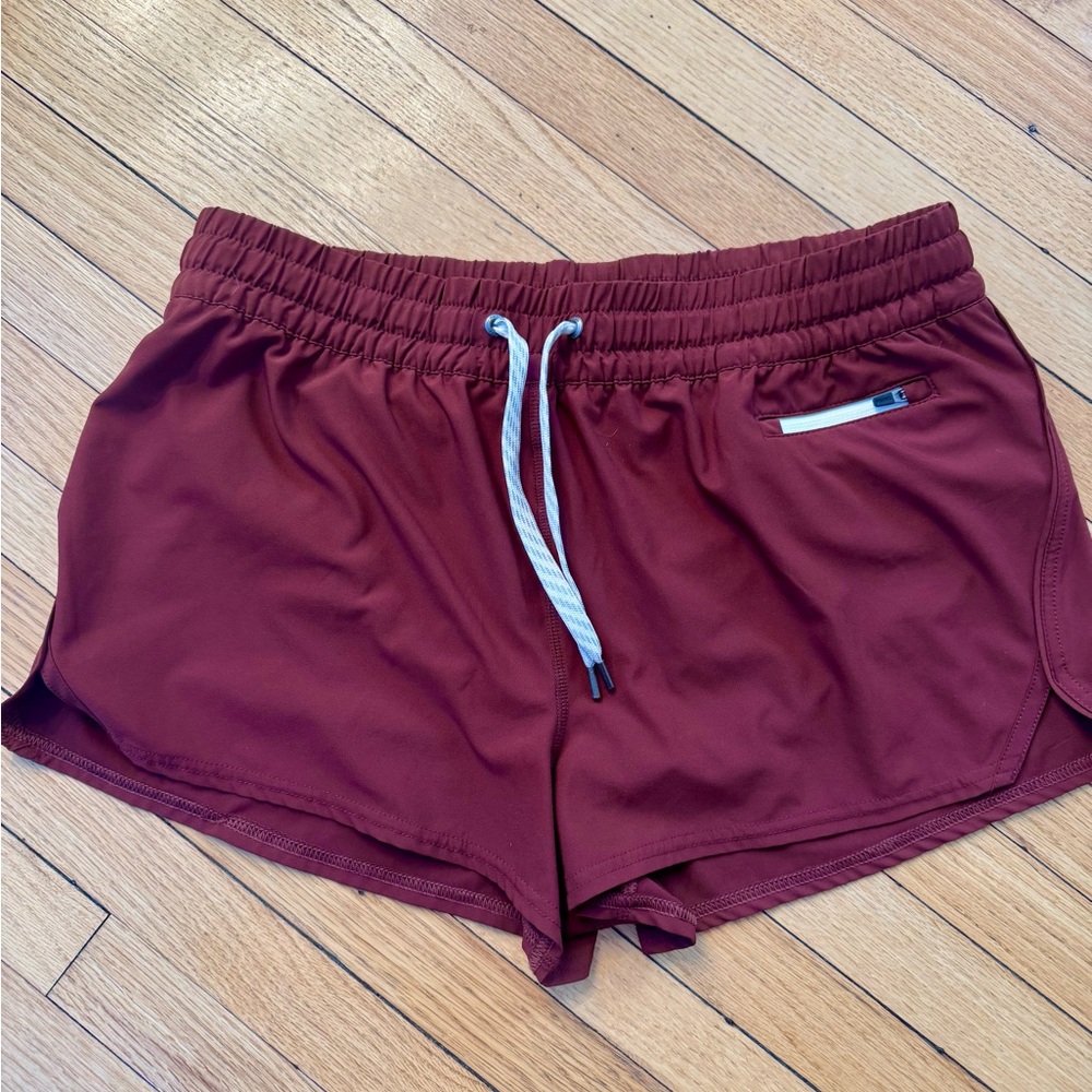 Vuori NWOT women’s clementine short 2.5 inseam size XL